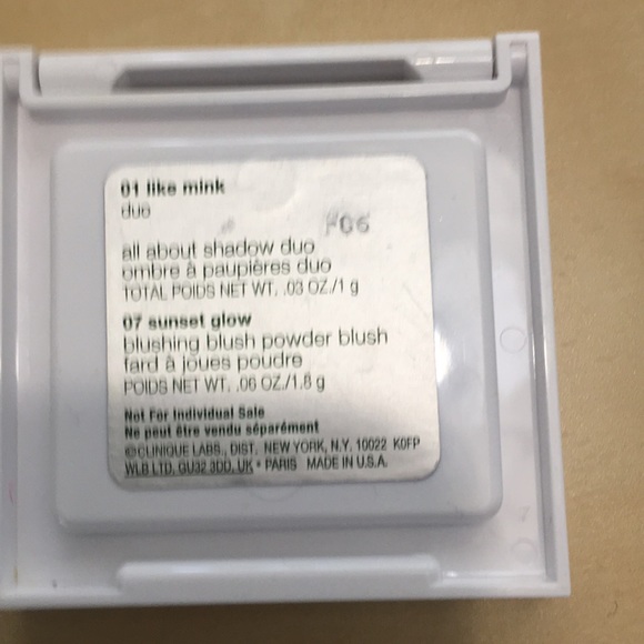 CLINIQUE eyeshadow palette NEVER USED - Picture 2 of 3